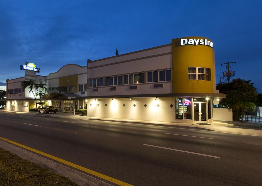 Days Inn By Wyndham Miami Airport North Exterior photo