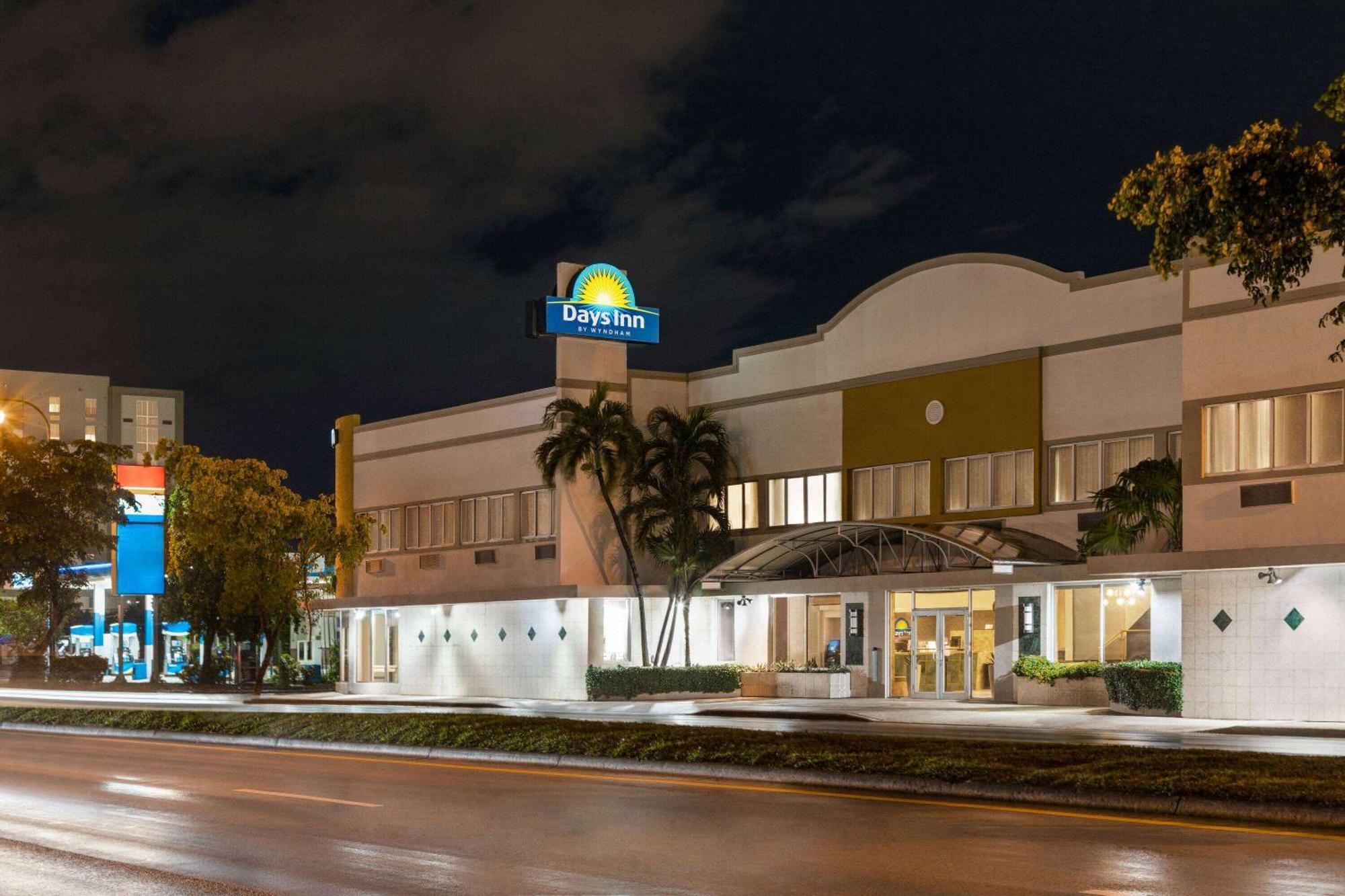 Days Inn By Wyndham Miami Airport North Exterior photo