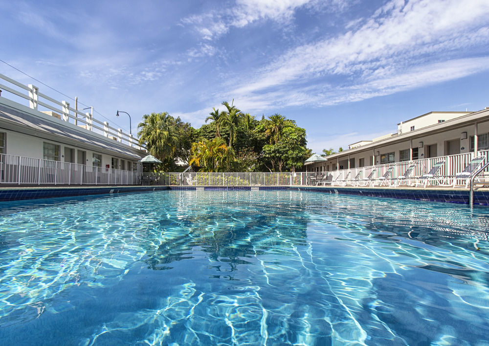 Days Inn By Wyndham Miami Airport North Exterior photo